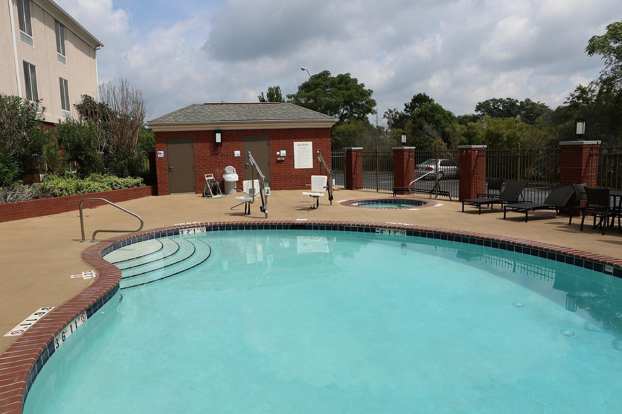 Holiday Inn Express Hotel & Suites Auburn - University Area By Ihg Exterior photo