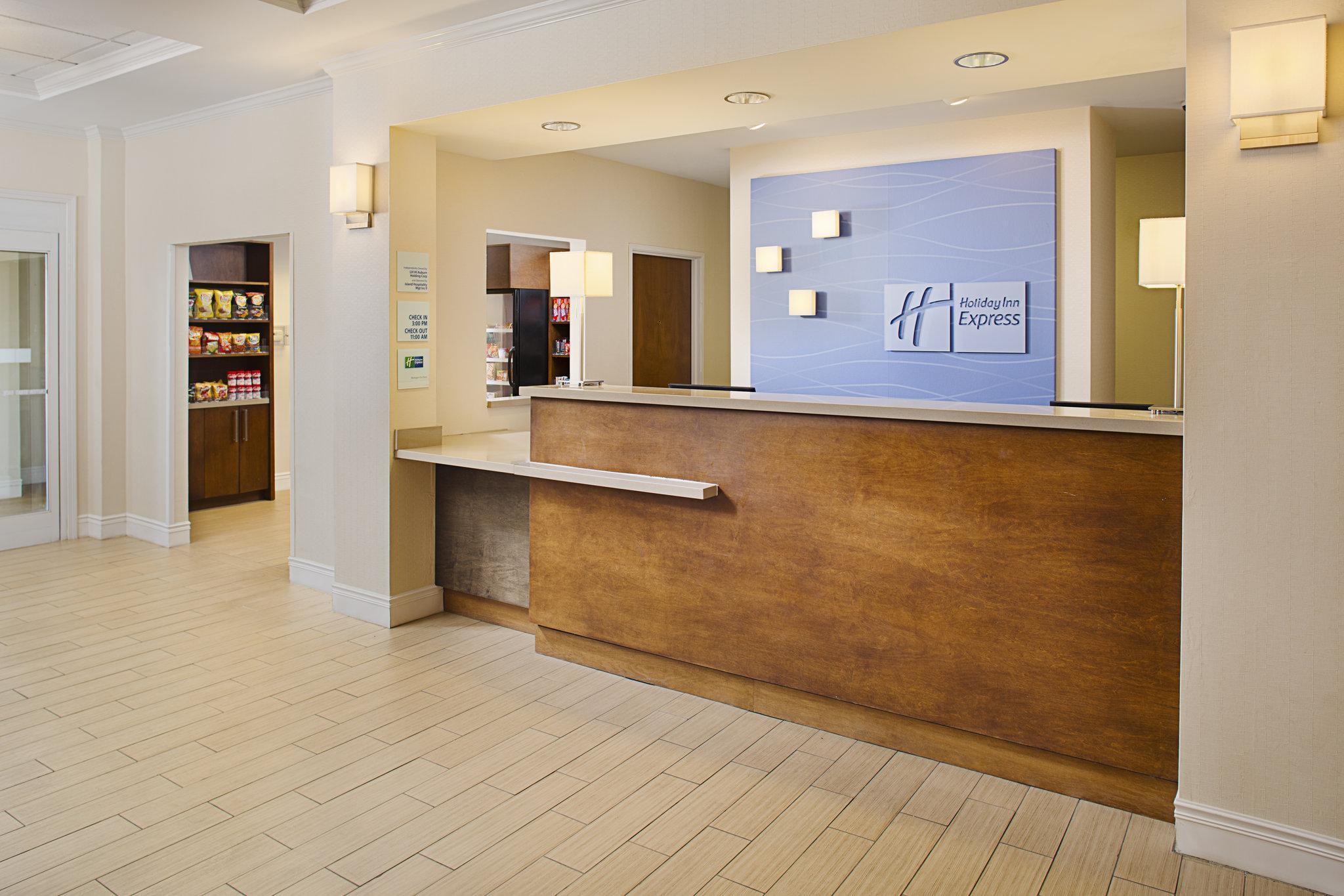 Holiday Inn Express Hotel & Suites Auburn - University Area By Ihg Exterior photo