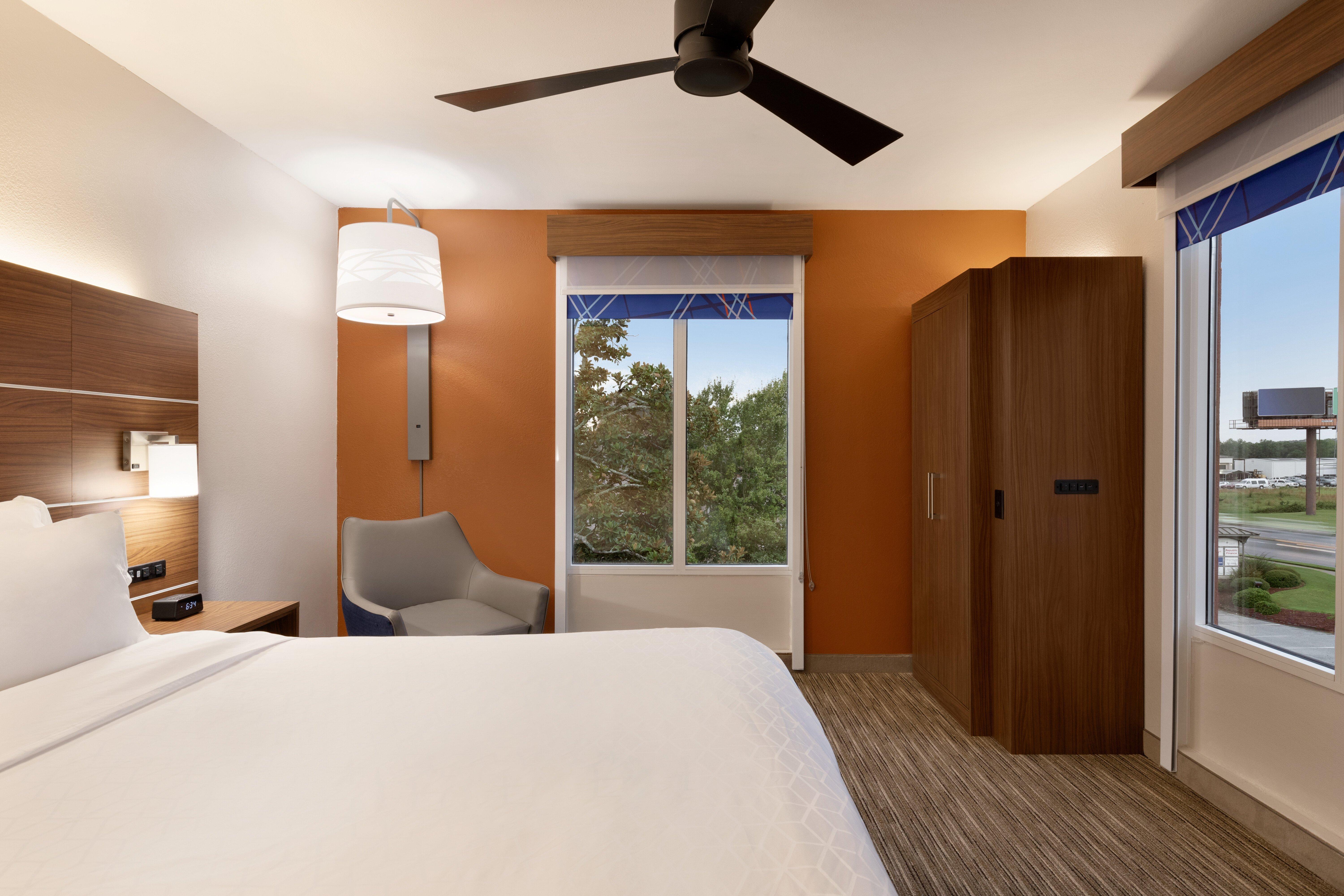 Holiday Inn Express Hotel & Suites Auburn - University Area By Ihg Exterior photo