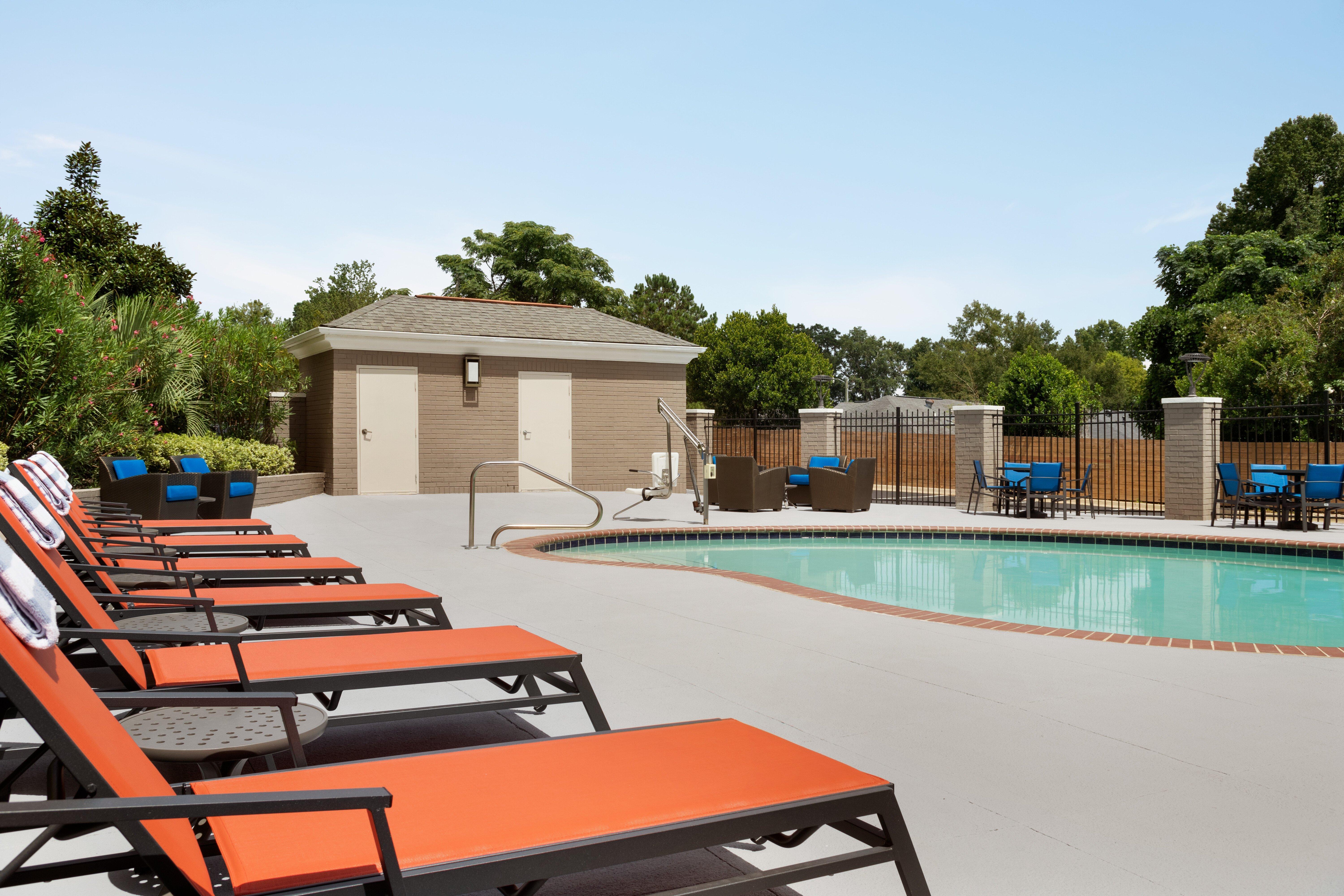 Holiday Inn Express Hotel & Suites Auburn - University Area By Ihg Exterior photo