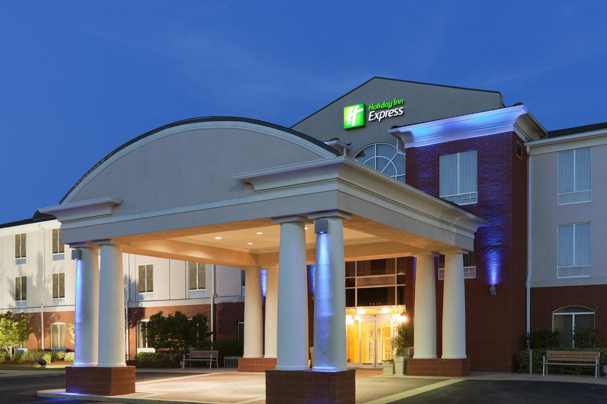Holiday Inn Express Hotel & Suites Auburn - University Area By Ihg Exterior photo