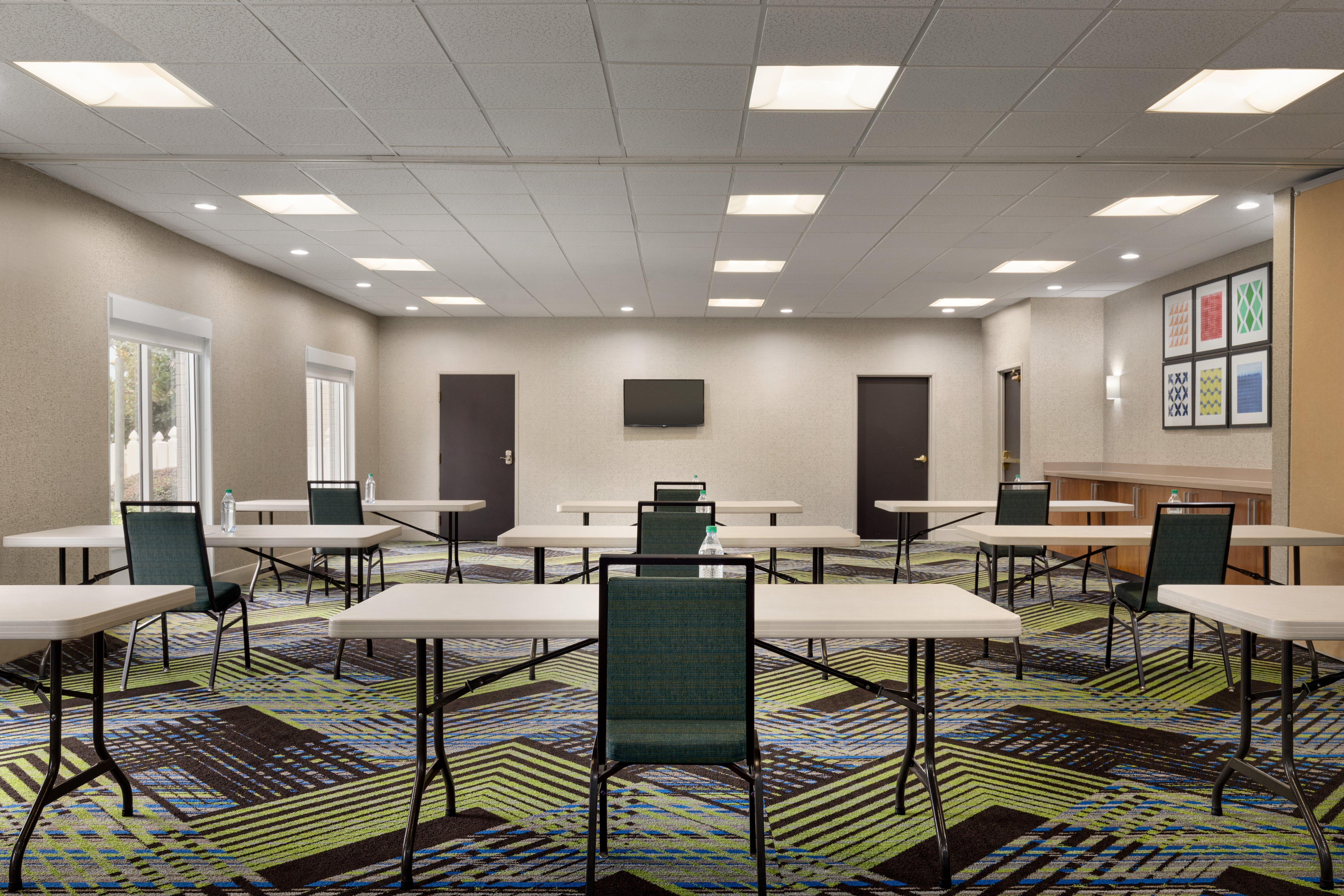 Holiday Inn Express Hotel & Suites Auburn - University Area By Ihg Exterior photo