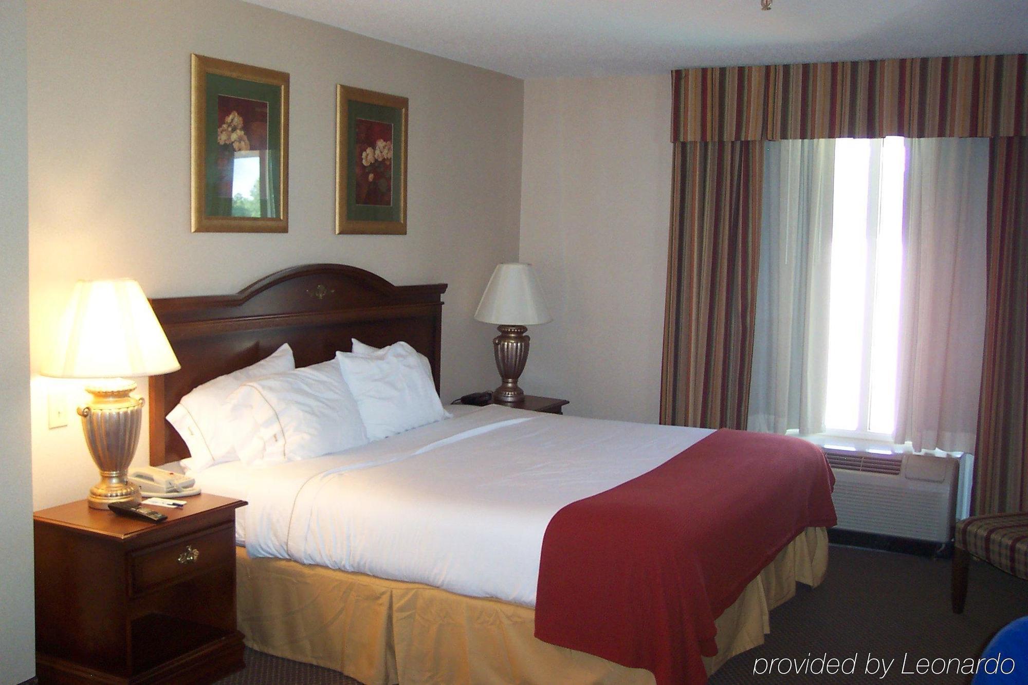 Holiday Inn Express Hotel & Suites Auburn - University Area By Ihg Room photo